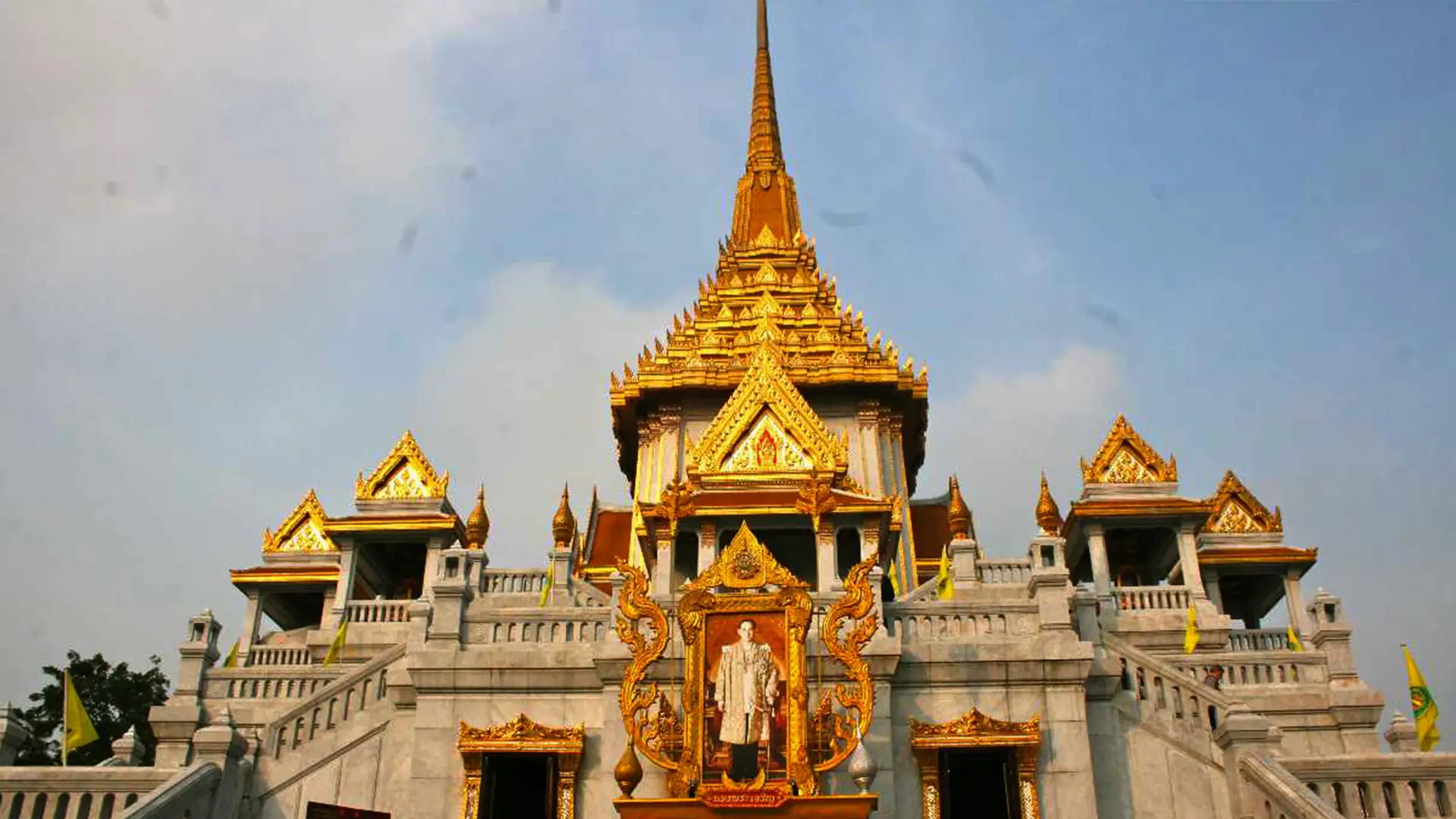 Wat Traimit Temple - GlobalXplorers